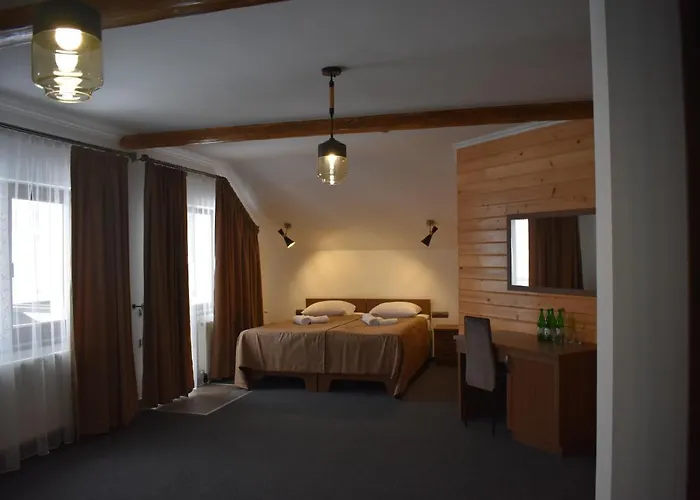 酒店 князів двір *