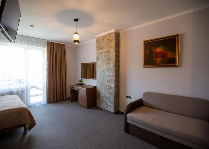 князів двір 酒店 *