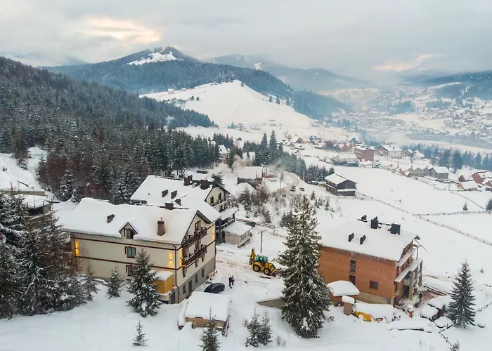 князів двір 酒店 *