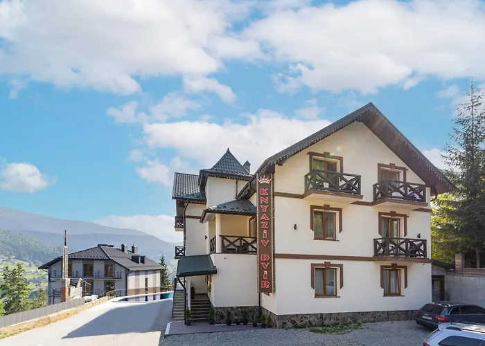 князів двір 酒店