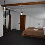 князів двір Hotel *