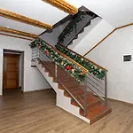 князів двір *