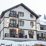 князів двір *